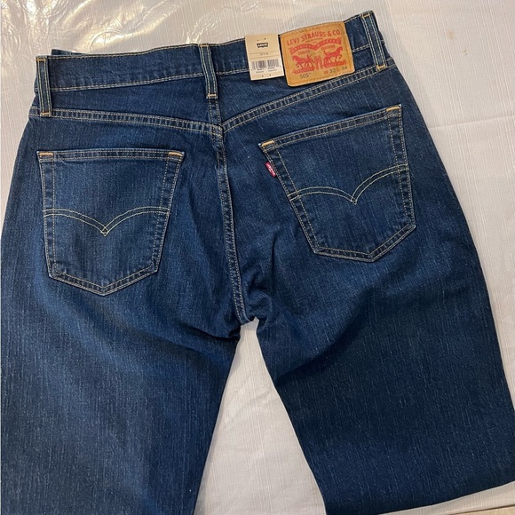 Levi's blue denim boot cut jeans, new with tag - Picture 4 of 6